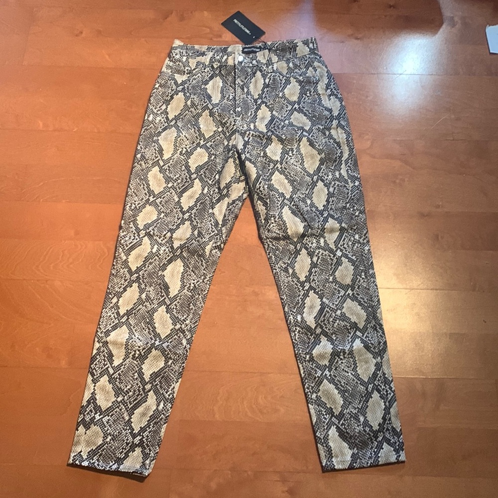 PrettyLittleThing - Multi Snake Mom Jean - (US 6 UK 10 EU 38)